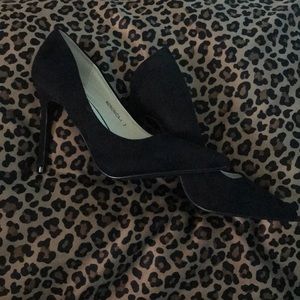 🚨6/$25 or 4/$15🚨 Black suede pumps